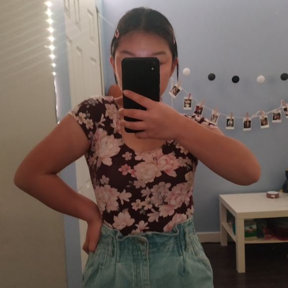 ✨6 TOPS BUNDLE✨ - Picture 3 of 6